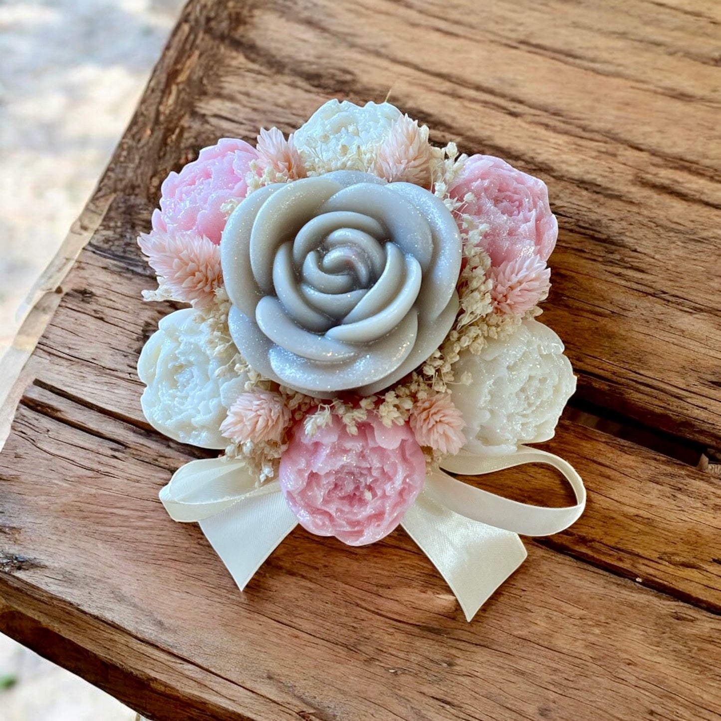 Mini Bouquet “Éclat de Tendresse” / Taille du bouquet : environ 12-13 cm