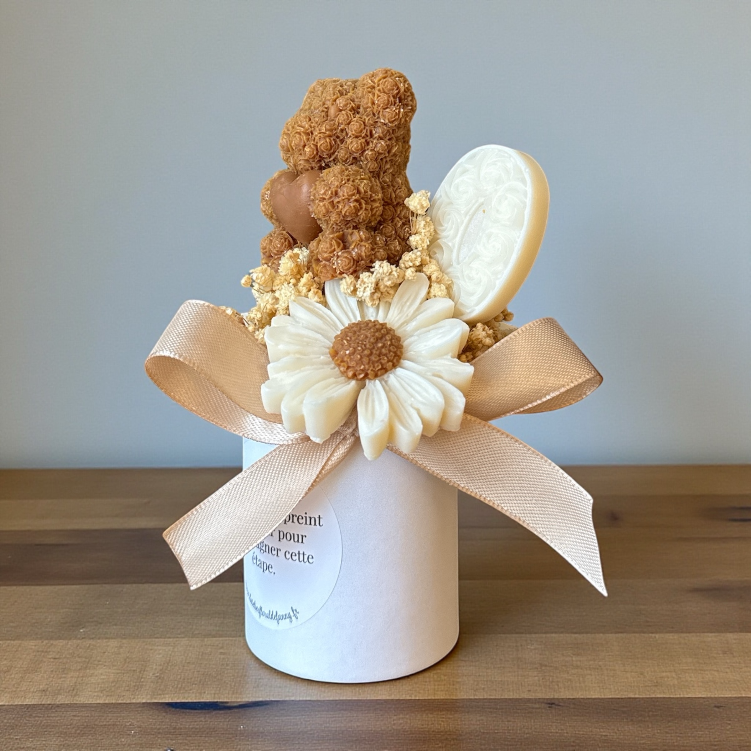 Mini Bouquet “Anniversaire Fleuri Brun & Blanc” – Taille : environ 12-13 cm
