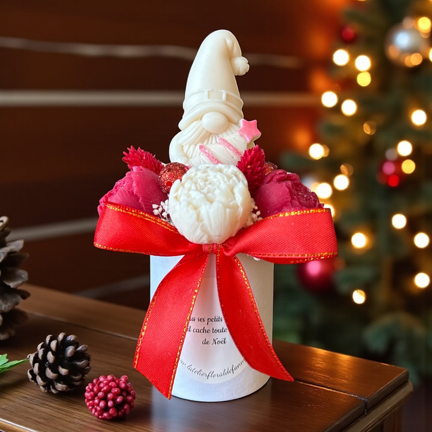 Mini Bouquet Lutin Blanc & Rouge – Magie et Douceur de Noël 🎄✨