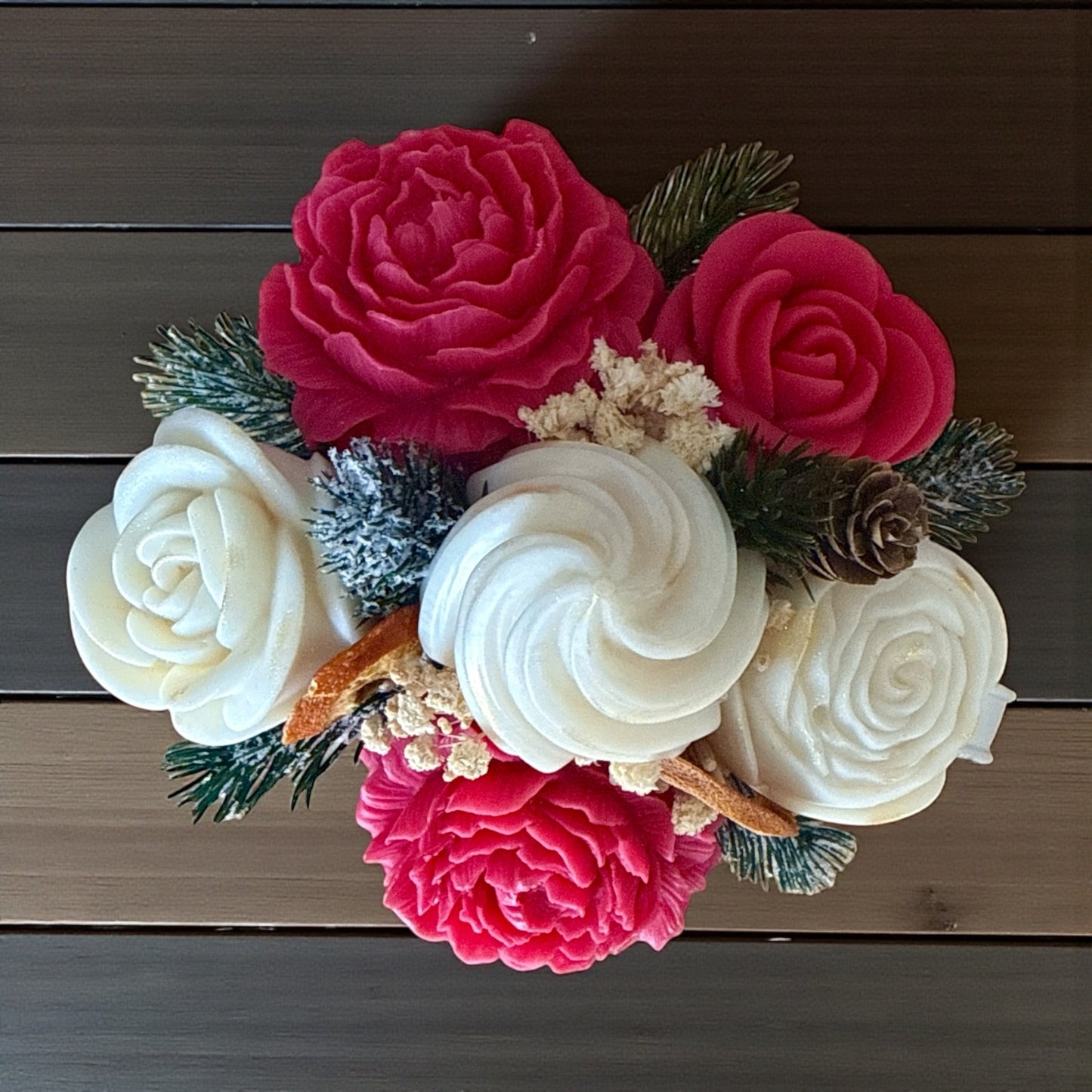 Bouquet de Noël – Douceur d’Hiver dans son Arrosoir Gris