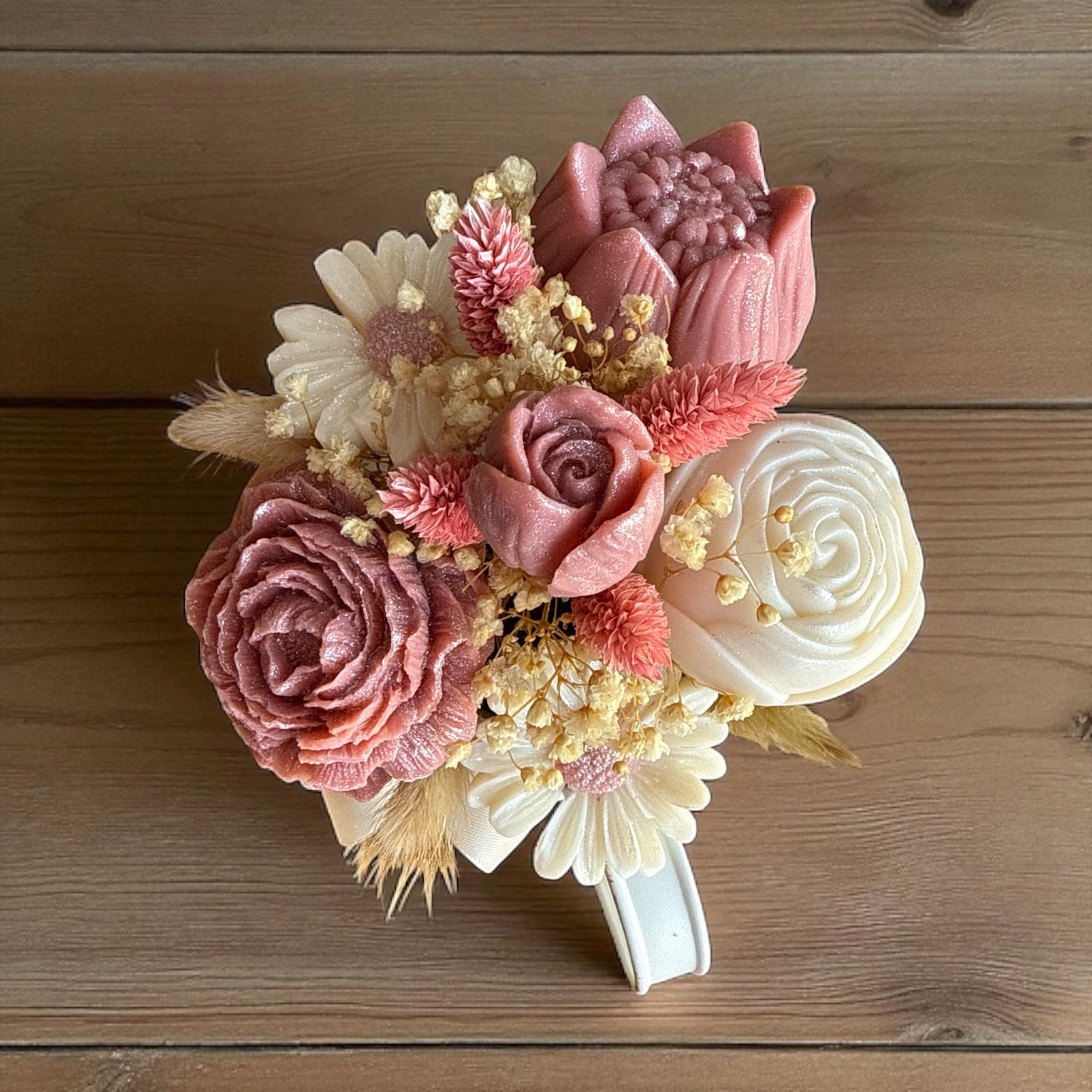 Charme Rustique en Fleurs rose terre cuite et blanc