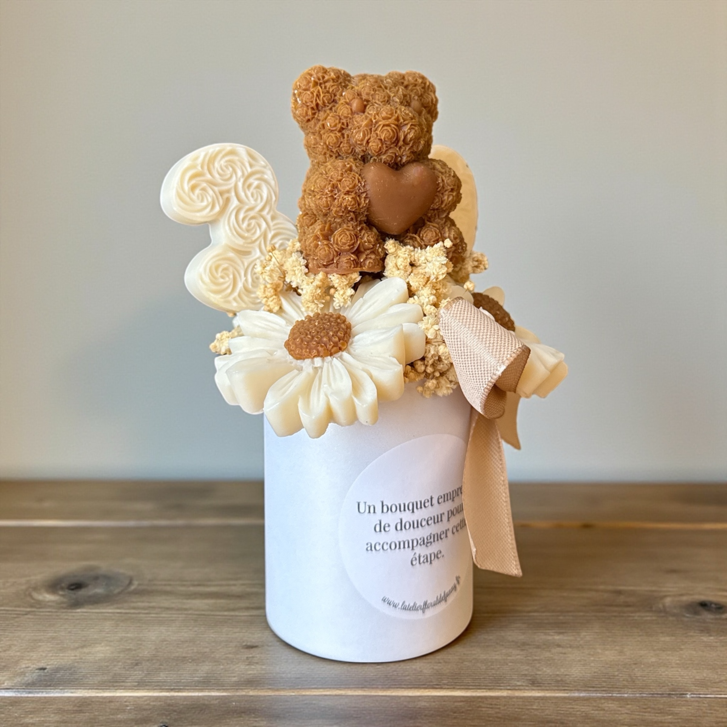 Mini Bouquet “Anniversaire Fleuri Brun & Blanc” – Taille : environ 12-13 cm