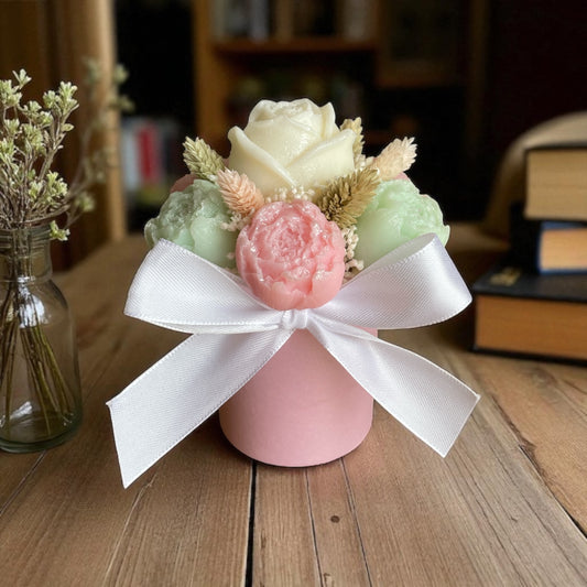 Mini Bouquet “Éveil Pastel” / Taille du bouquet : environ 12-13 cm