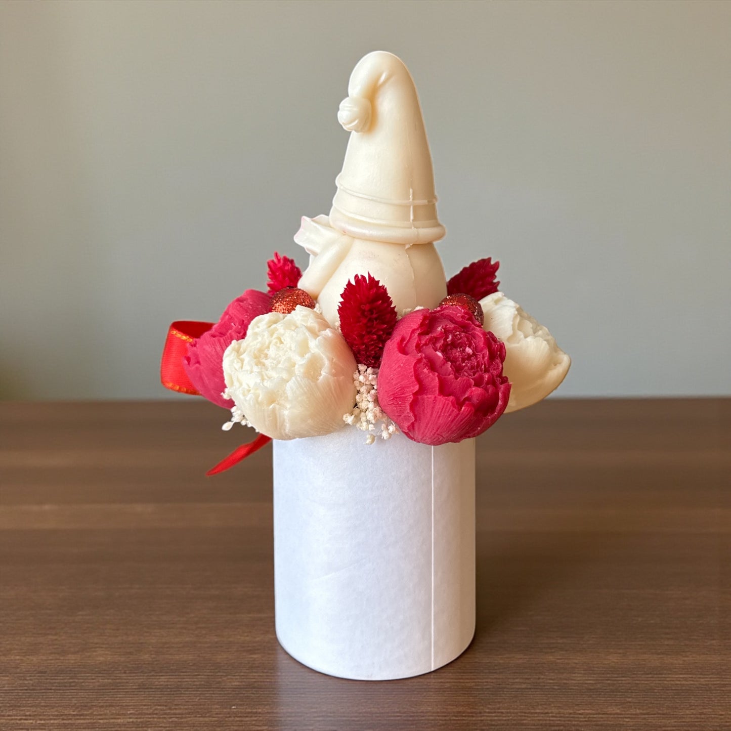 Mini Bouquet Lutin Blanc & Rouge – Magie et Douceur de Noël 🎄✨