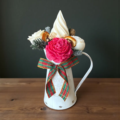 Bouquet de Noël – Douceur d’Hiver dans son Arrosoir Gris