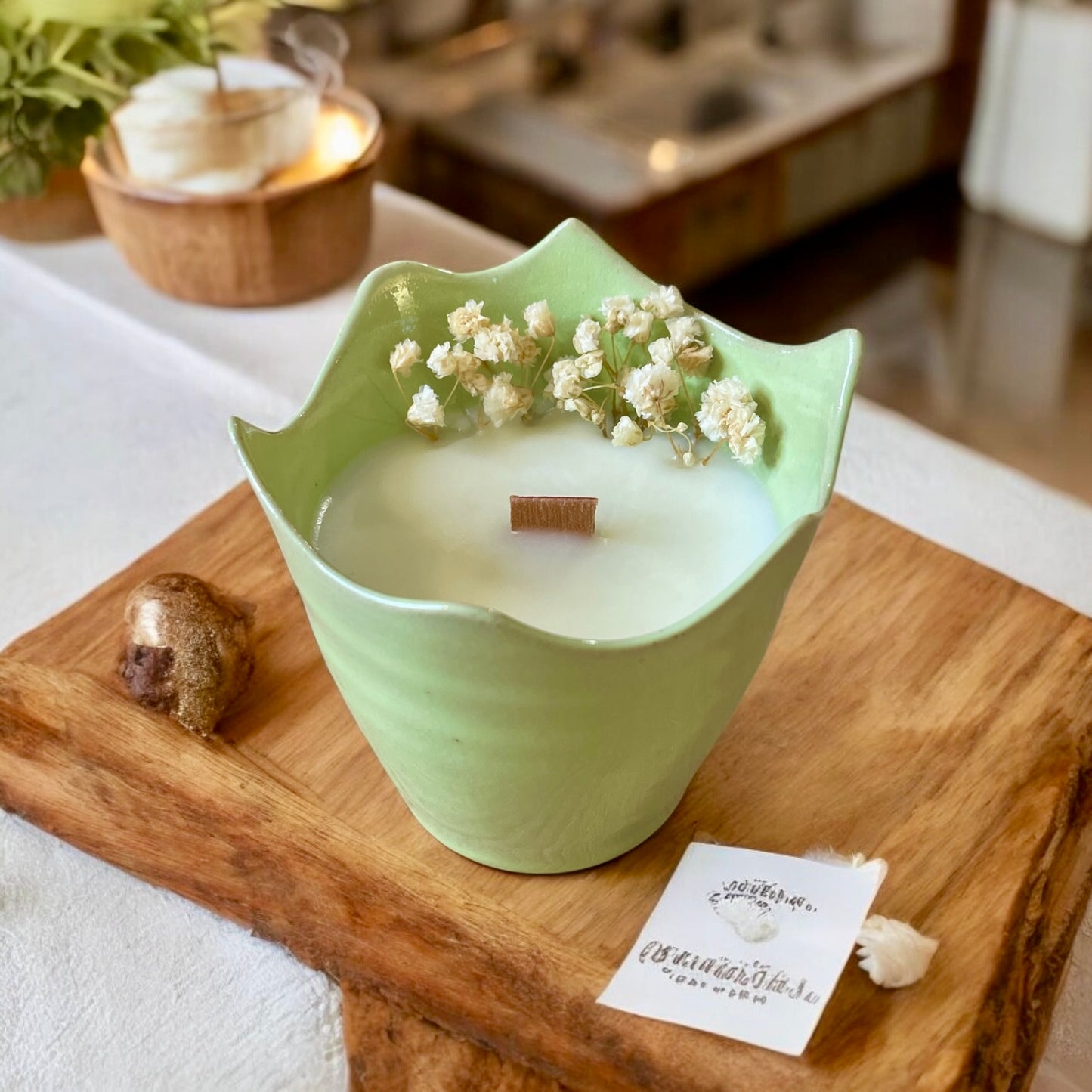 Éclat Vert – Bougie Céramique Tournée à la Main « Fleur d'oranger »