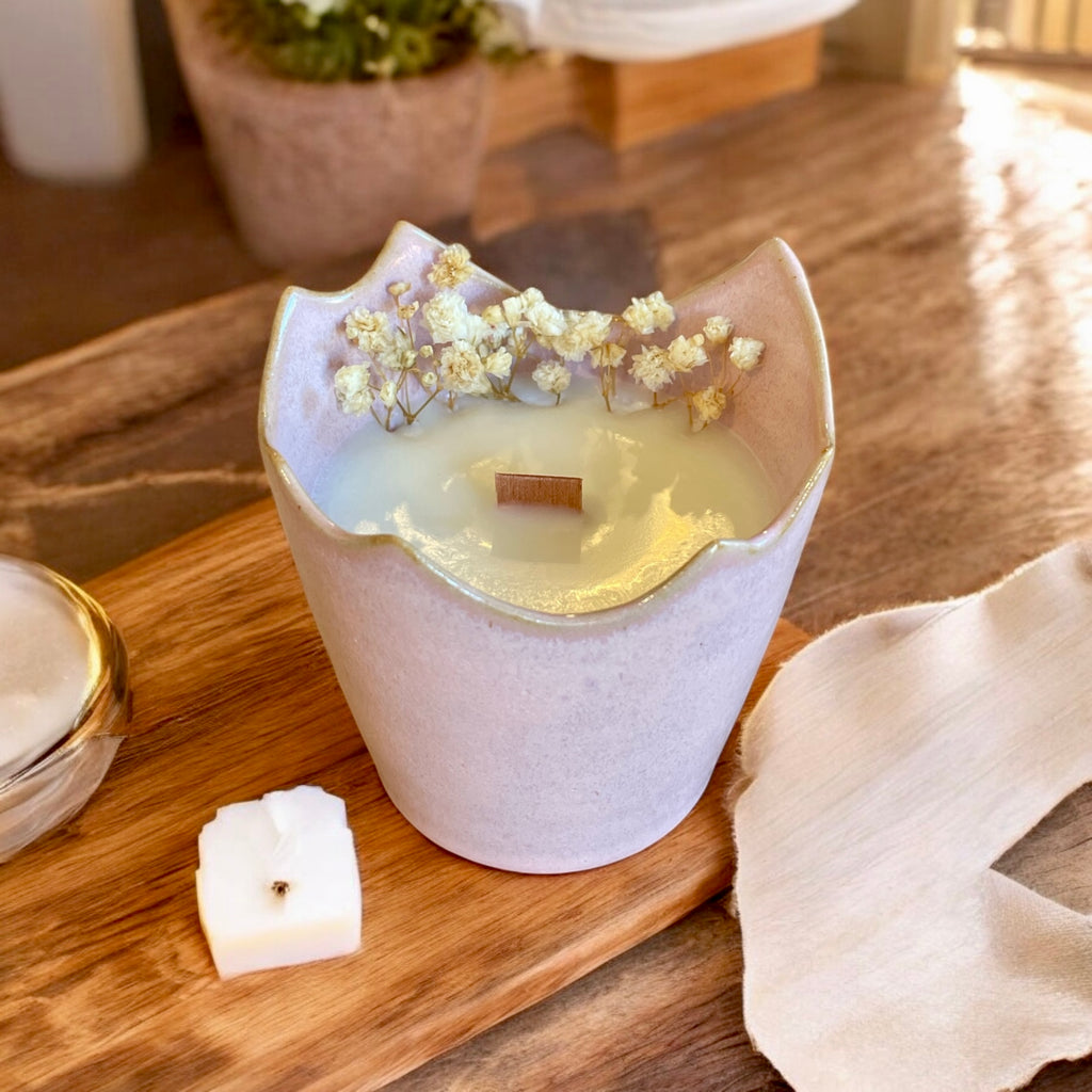 Éclat Rose – Bougie Céramique Tournée à la Main « Fleur d'oranger »