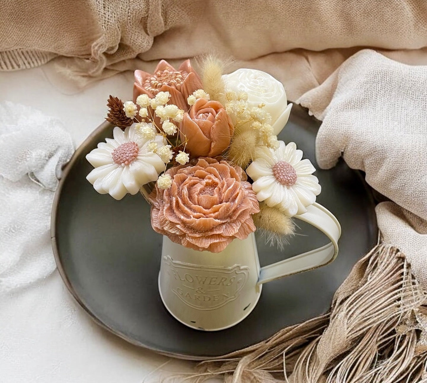 Charme Rustique – Fleurs brun et blanc